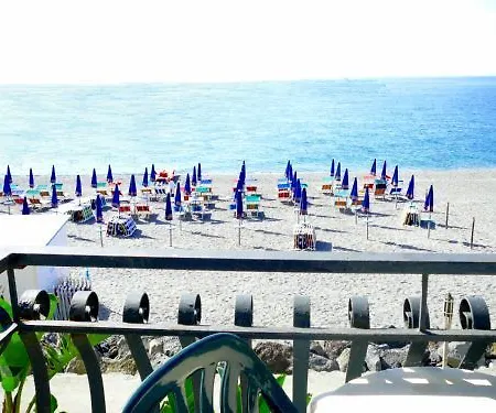 Baia Degli Dei Апартаменти Джардіні-Наксос